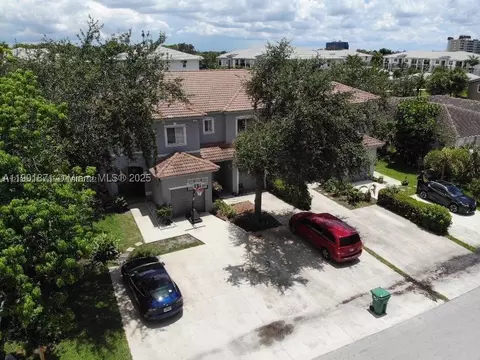 8706 NW 38th Dr, Coral Springs, FL 33065
