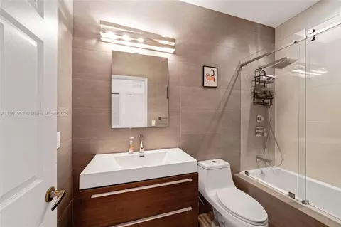 Bath - 7634 NW 114th Path, Doral, FL 33178 photo 5 of 6