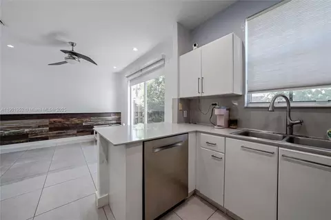 Kitchen - 7634 NW 114th Path, Doral, FL 33178 photo 5 of 5