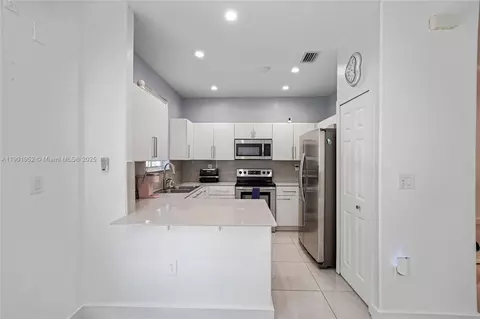 Kitchen - 7634 NW 114th Path, Doral, FL 33178 photo 1 of 5