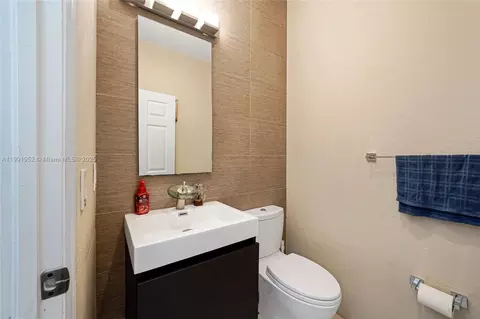 Bath - 7634 NW 114th Path, Doral, FL 33178 photo 1 of 6