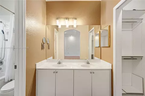 Bath - 7634 NW 114th Path, Doral, FL 33178 photo 3 of 6