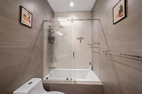 Bath - 7634 NW 114th Path, Doral, FL 33178 photo 6 of 6