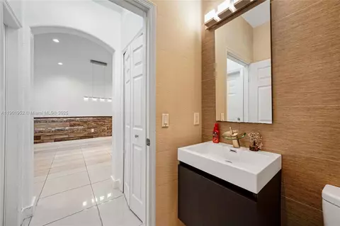 Bath - 7634 NW 114th Path, Doral, FL 33178 photo 2 of 6