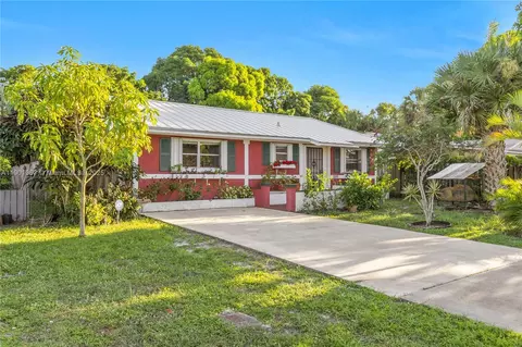 3382 SE Hawthorne St, Stuart, FL 34997 photo 2