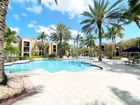8010 N Nob Hill Rd #102, Tamarac, FL 33321