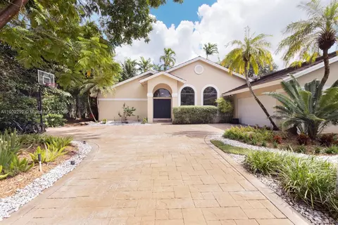 Exterior - 11003 SW 77th Ct Cir, Pinecrest, FL 33156 photo 3 of 12