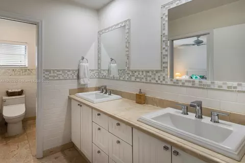 Bath - 11003 SW 77th Ct Cir, Pinecrest, FL 33156 photo 4 of 5