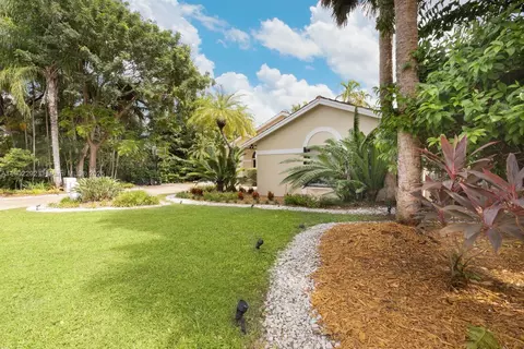 Exterior - 11003 SW 77th Ct Cir, Pinecrest, FL 33156 photo 9 of 12