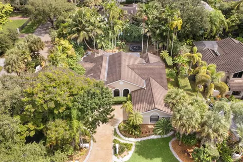 View/Area - 11003 SW 77th Ct Cir, Pinecrest, FL 33156 photo 1 of 5