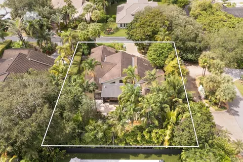 View/Area - 11003 SW 77th Ct Cir, Pinecrest, FL 33156 photo 2 of 5