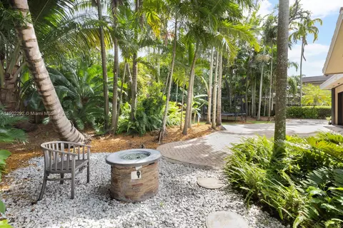 Exterior - 11003 SW 77th Ct Cir, Pinecrest, FL 33156 photo 7 of 12