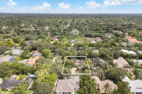 View/Area - 11003 SW 77th Ct Cir, Pinecrest, FL 33156 photo 4 of 5