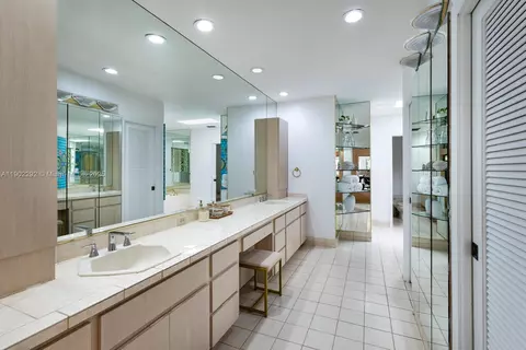 Bath - 11003 SW 77th Ct Cir, Pinecrest, FL 33156 photo 2 of 5