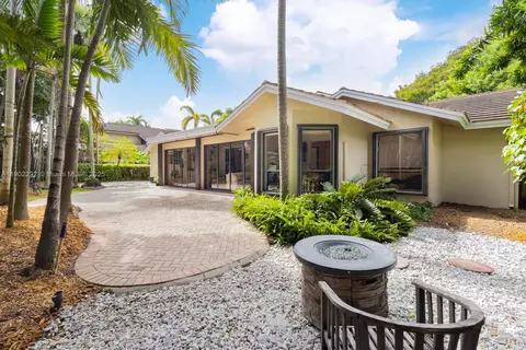 Exterior - 11003 SW 77th Ct Cir, Pinecrest, FL 33156 photo 8 of 12