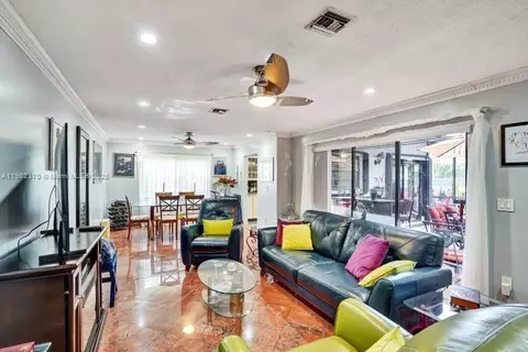 10026 NW 52nd Ter, Doral, FL 33178