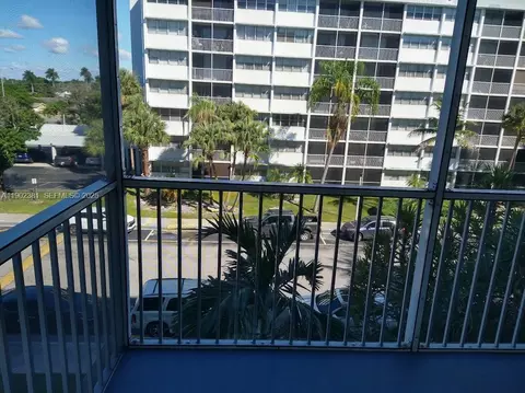 700 NW 214th St #403, Miami Gardens, FL 33169