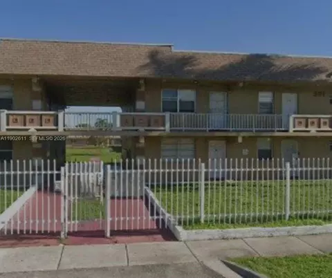 301 NW 177th St #136, Miami Gardens, FL 33169