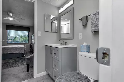 Bath - 737 Midway Dr #B, Ocala, FL 34472 photo 3 of 5