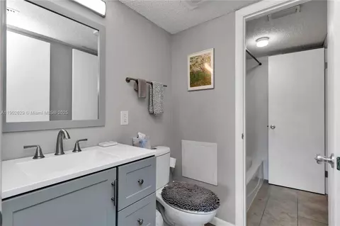 Bath - 737 Midway Dr #B, Ocala, FL 34472 photo 1 of 5