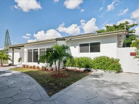 9371 Martinique Dr, Cutler Bay, FL 33189