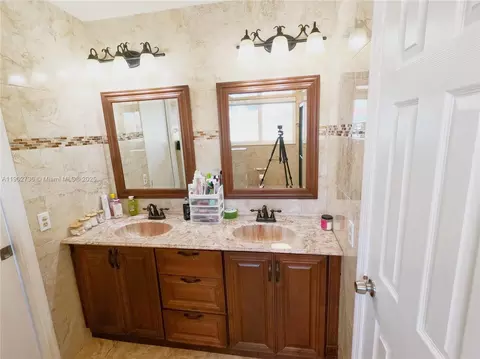 6855 W 2nd Ln, Hialeah, FL 33014 photo 37