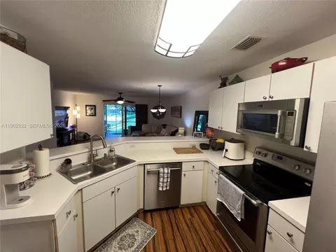 Kitchen - 151 Timberwalk Trl #151, Jupiter, FL 33458 photo 4 of 6