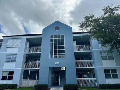8640 SW 212th St #307, Cutler Bay, FL 33189