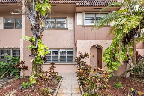 33 Madrid Ln #4-9, Davie, FL 33324