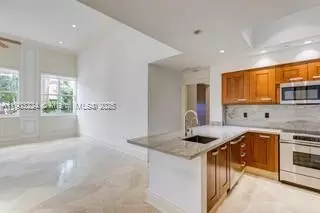 60 Edgewater Dr #LE, Coral Gables, FL 33133