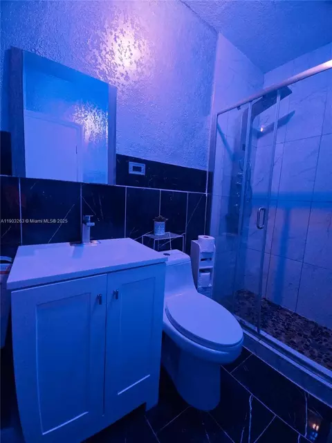 Bath - 675 E 31st St, Hialeah, FL 33013 photo 2 of 4