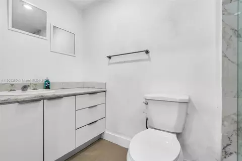 Bath - 175 W 56th St, Hialeah, FL 33012 photo 3 of 4