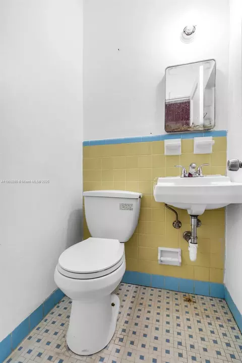 Bath - 175 W 56th St, Hialeah, FL 33012 photo 2 of 4