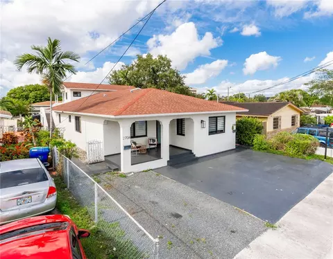 270 NW 40th Ct, Miami, FL 33126