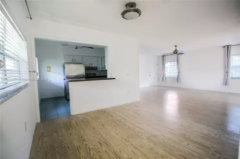 73 Edgewater Dr #3, Coral Gables, FL 33133