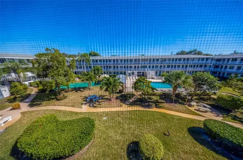 15610 NE 6th Ave #33D, Miami, FL 33162