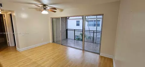 5352 NE 6th Ave #G9, Oakland Park, FL 33334