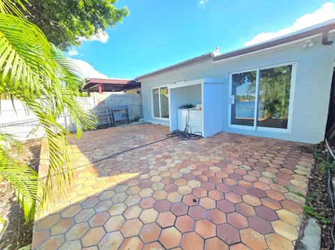 Exterior - 7770 W 8th Ave, Hialeah, FL 33014 photo 3 of 3