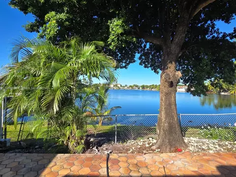 Exterior - 7770 W 8th Ave, Hialeah, FL 33014 photo 2 of 3