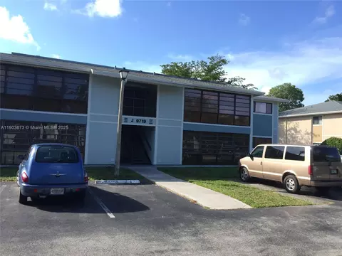 9719 Hammocks Blvd #208J, Miami, FL 33196