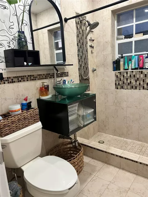 Bath - 6341 E 6th Ave, Hialeah, FL 33013 photo 2 of 3