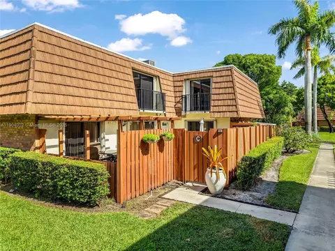 9109 SW C Sw 20th St, Davie, FL 33324