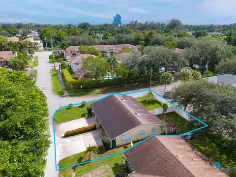 6510 SW 49th St, Davie, FL 33314