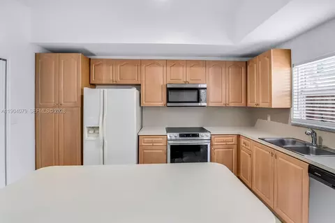 Kitchen - 22232 SW 88th Path, Cutler Bay, FL 33190 photo 4 of 7