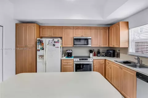 Kitchen - 22232 SW 88th Path, Cutler Bay, FL 33190 photo 3 of 7