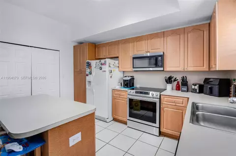 Kitchen - 22232 SW 88th Path, Cutler Bay, FL 33190 photo 5 of 7