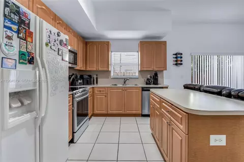 Kitchen - 22232 SW 88th Path, Cutler Bay, FL 33190 photo 6 of 7
