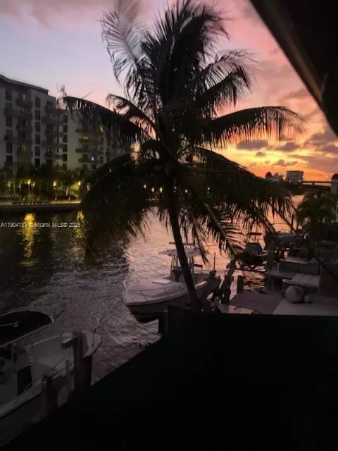 980 NW N River Dr #27, Miami, FL 33136