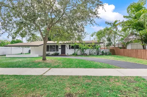 10250 Pan American Dr, Cutler Bay, FL 33189