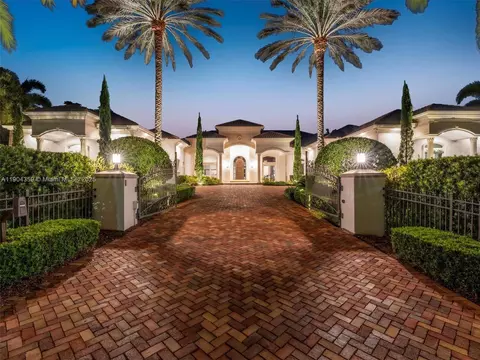 11420 NW 4th St, Plantation, FL 33325